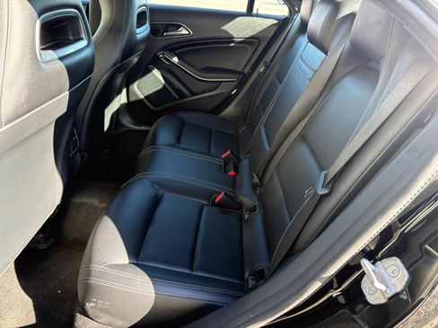 Used 2019 Mercedes-Benz CLA 250 4MATIC image 7