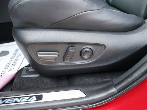 Certified 2024 Toyota Venza XLE image 29