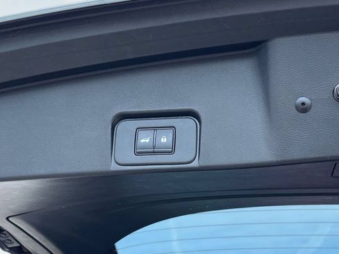 Used 2025 Nissan Rogue SV FWD image 23