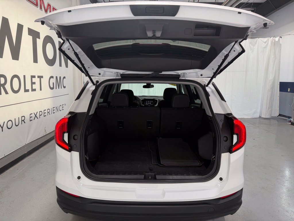 Used 2024 GMC Terrain SLE FWD image 33