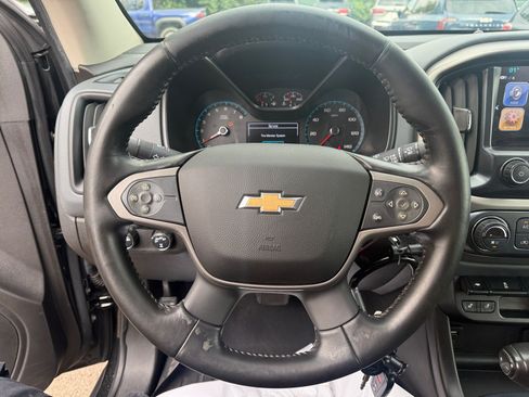 Used 2018 Chevrolet Colorado Z71 AWD/4WD image 9