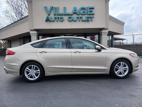 Used 2018 Ford Fusion SE w/ Fusion SE Technology Package image 8