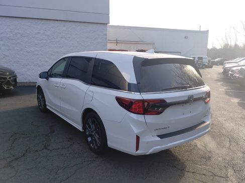 Used 2025 Honda Odyssey Touring image 5