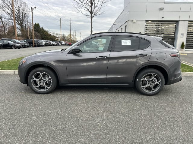 New 2026 Alfa Romeo Stelvio Sprint AWD/4WD image 5