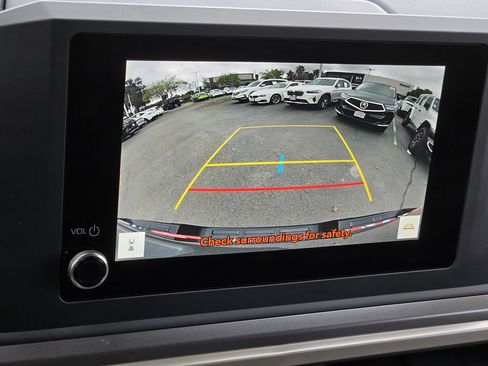 Used 2025 Toyota Tacoma SR5 AWD/4WD image 16