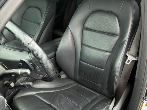 Used 2019 Mercedes-Benz GLC 300 4MATIC image 20