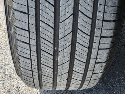 Used 2024 Chevrolet Equinox LT image 11