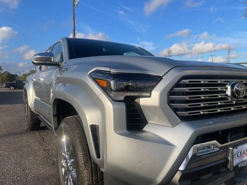 Used 2024 Toyota Tacoma Limited w/ Limited Package (LT) image 9