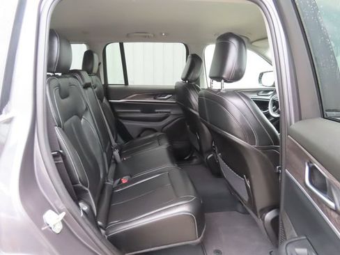 Used 2023 Jeep Grand Cherokee Limited AWD/4WD image 31