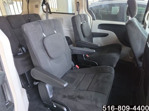 Used 2012 Chrysler Town & Country Touring image 25