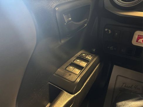 Used 2020 Toyota Tacoma SR AWD/4WD image 36