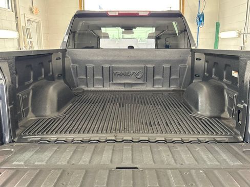 Used 2025 GMC Sierra 1500 SLT AWD/4WD image 28
