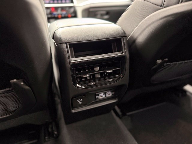 Used 2025 Jeep Grand Cherokee 4WD image 22