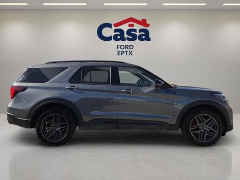Used 2025 Ford Explorer ST-Line w/ ST-Line Street Pack image 2