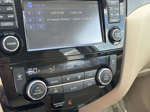 Used 2014 Nissan Rogue SV w/ SV Premium Package FWD image 31