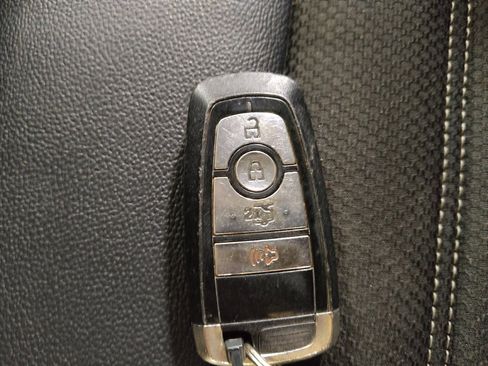 Used 2017 Ford Fusion SE w/ Equipment Group 201A image 32