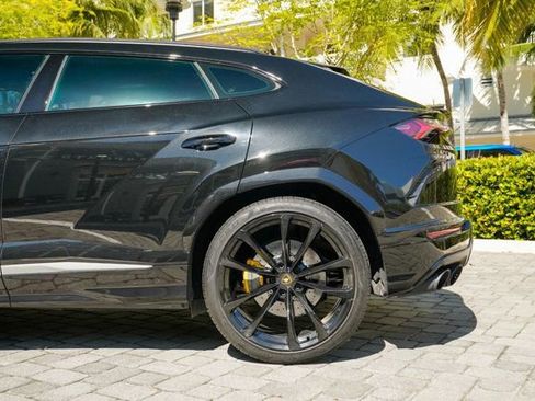 Used 2022 Lamborghini Urus image 16