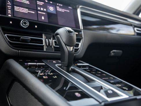 Certified 2026 Porsche Macan image 27