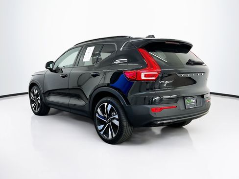 Used 2025 Volvo XC40 B5 Plus AWD/4WD image 5