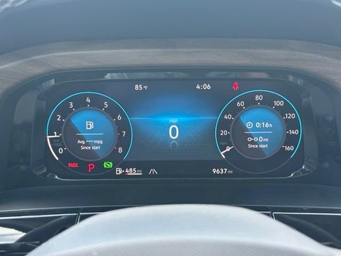 Used 2025 Volkswagen Atlas SE AWD/4WD image 16