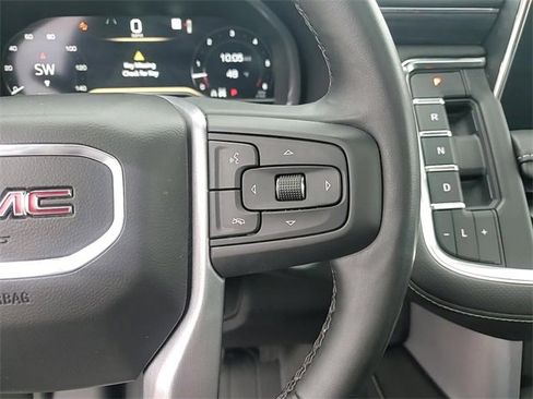 Used 2023 GMC Yukon XL SLT w/ SLT Premium Package image 16