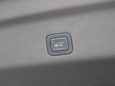 Used 2025 Chevrolet Tahoe Z71 w/ Comfort Package AWD/4WD image 17