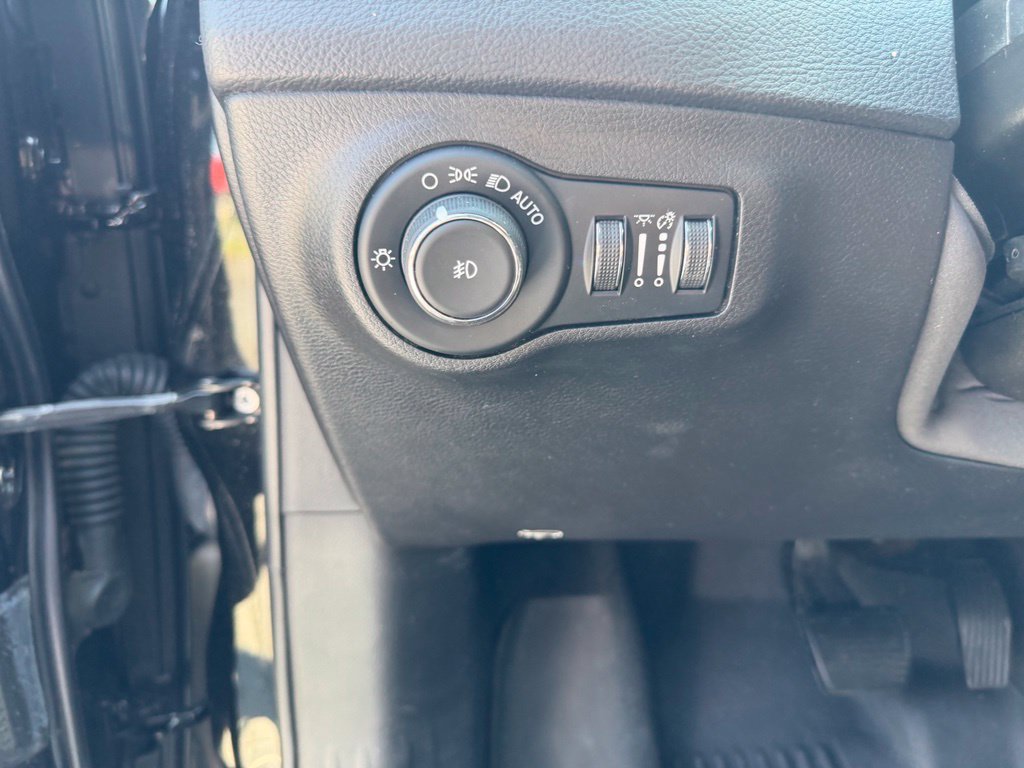 Used 2019 Jeep Compass Trailhawk w/ Cold Weather Group AWD/4WD image 16