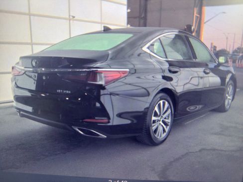 Used 2019 Lexus ES 350 w/ Premium Package FWD image 2