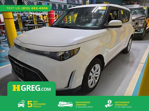 Used 2023 Kia Soul LX FWD image 1