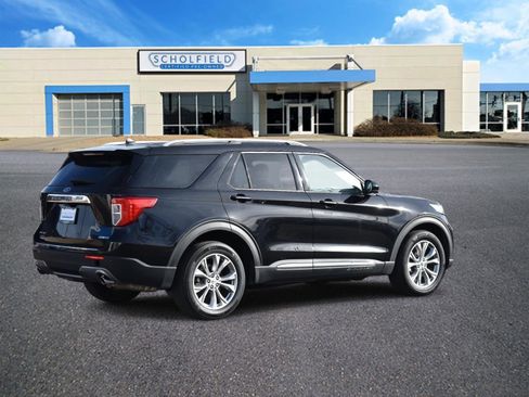 Used 2023 Ford Explorer Limited image 3