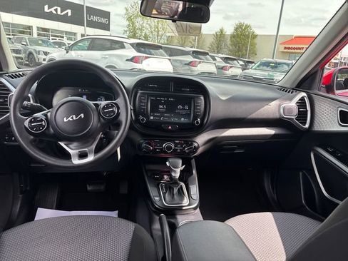 Used 2023 Kia Soul LX w/ LX Technology Package FWD image 15