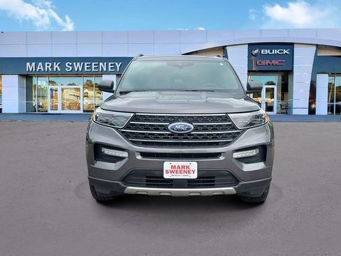 Used 2020 Ford Explorer XLT w/ Equipment Group 202A AWD/4WD image 2