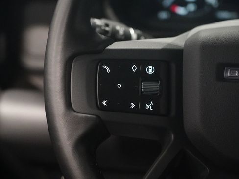 Used 2025 Land Rover Defender 130 X-Dynamic SE AWD/4WD image 17