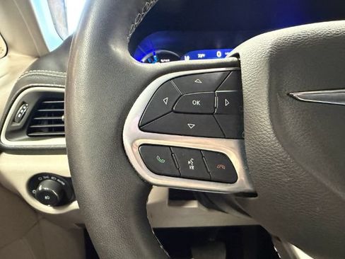Used 2024 Chrysler Pacifica Limited FWD image 20