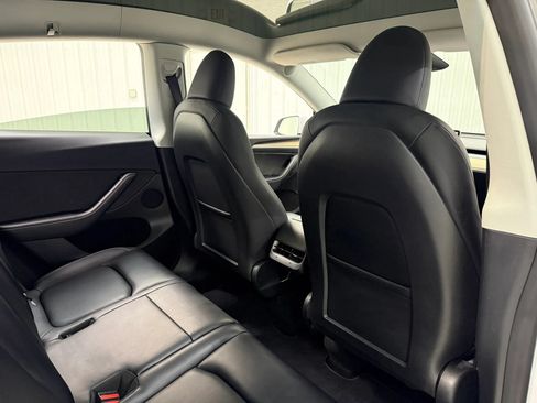 Used 2024 Tesla Model Y Long Range AWD/4WD image 19
