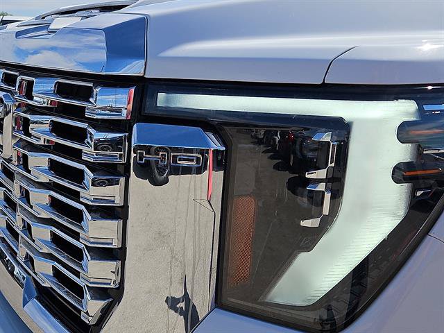 Used 2024 GMC Sierra 3500 Denali w/ Denali Reserve Package AWD/4WD image 7