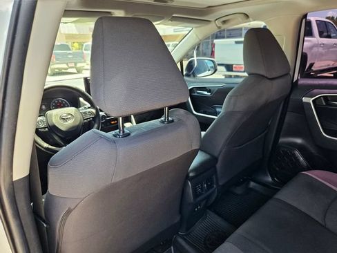 Used 2019 Toyota RAV4 XLE w/ Convenience Package FWD image 25