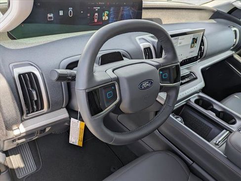 New 2025 Ford Expedition Active image 9