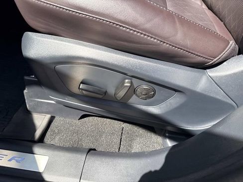 Certified 2025 Ford Explorer Platinum RWD image 27