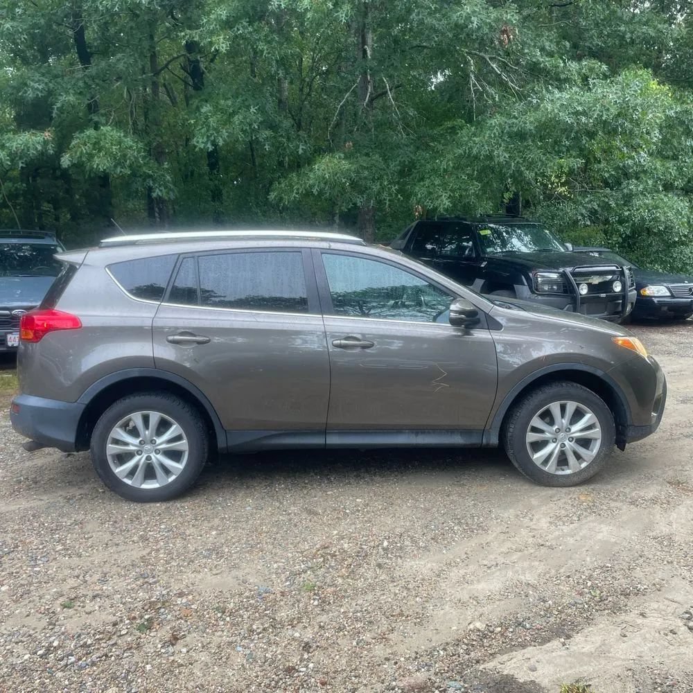 Used 2015 Toyota RAV4 Limited w/ Technology Package AWD/4WD image 10