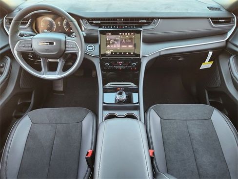 New 2025 Jeep Grand Cherokee L Altitude image 20