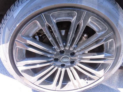 Used 2024 Land Rover Range Rover Long Wheelbase SE AWD/4WD image 17