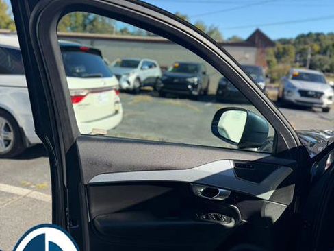 Used 2018 Volvo XC90 T6 Momentum w/ Convenience Package image 20