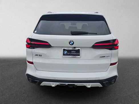 Used 2024 BMW X5 xDrive40i w/ M Sport Package AWD/4WD image 4