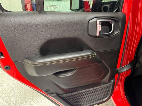 Used 2025 Jeep Wrangler Sahara w/ Safety Group image 18