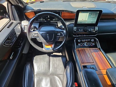 Used 2019 Lincoln Navigator Reserve AWD/4WD image 11