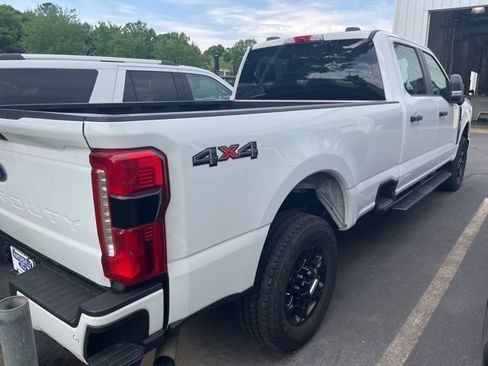 Used 2024 Ford F250 XL w/ STX Appearance Package AWD/4WD image 3