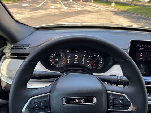 Used 2025 Jeep Compass Limited AWD/4WD image 29