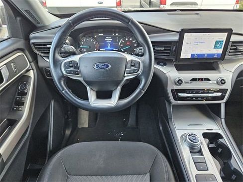 Used 2023 Ford Explorer XLT image 8