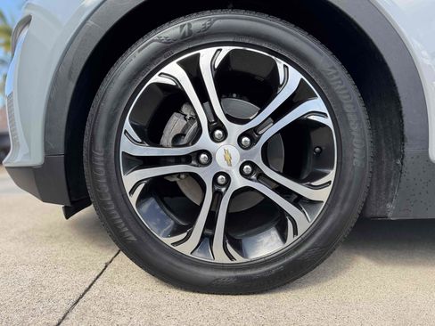 Used 2019 Chevrolet Bolt Premier w/ Infotainment Package FWD image 40